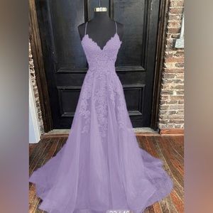 New A-Line/Princess Tulle Applique V-neck Sleeveless Sweep/Brush Train Dresses